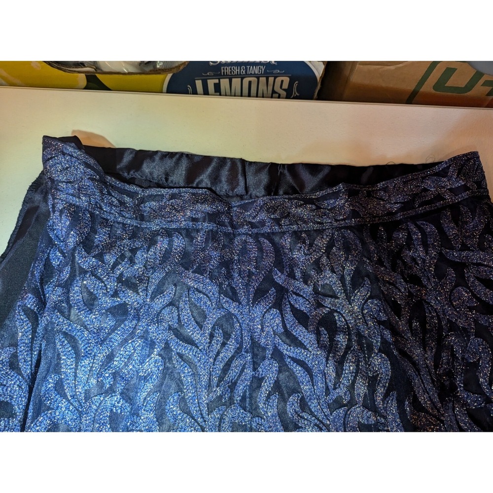 Purple Lace Plant Pattern Wrap Around Skirt/Dress w/ Veil, Throw &‎ More - 42" - Picture 6 of 7